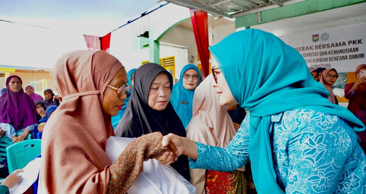 TP PKK Pusat Serahkan Bantuan Alat Ibadah di Agam