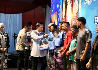 Tito Karnavian Buka Bersama Warga Huntara