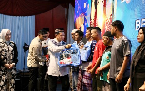 Tito Karnavian Buka Bersama Warga Huntara