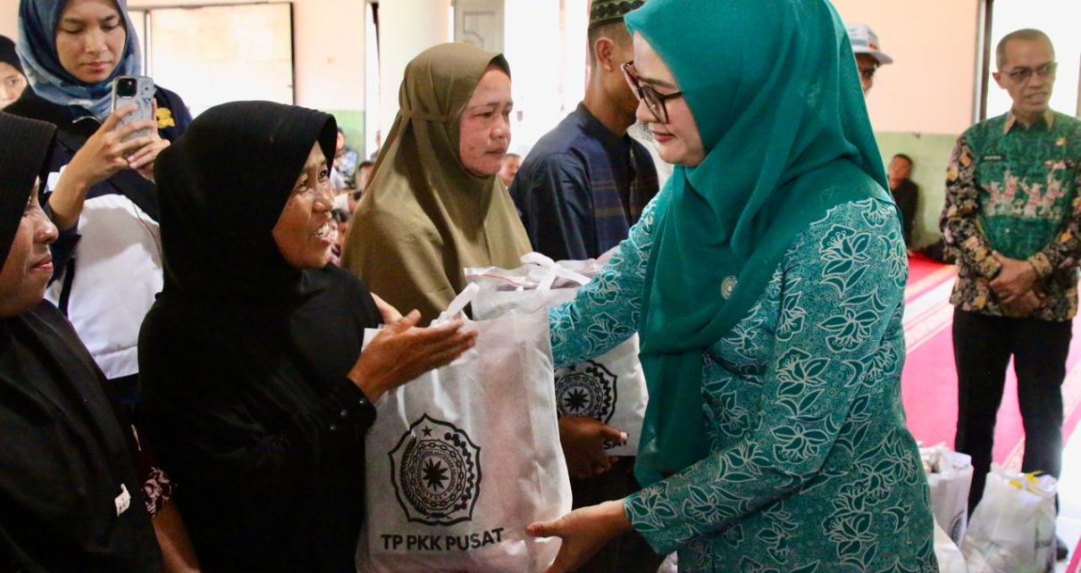 Yane Bima Arya Serahkan Bantuan