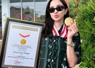 Artis Kirana Larasati Cetak Prestasi Baru Raih Rekor MURI Menyelam 127 M