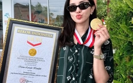 Artis Kirana Larasati Cetak Prestasi Baru Raih Rekor MURI Menyelam 127 M