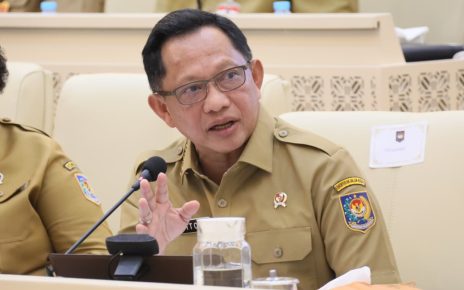 Mendagri Rapat dengan DPR