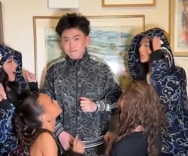 Rich Brian dan NO NA, Guest Star di Festival Head In The Cloud Los Angeles