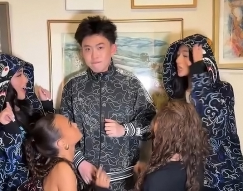 Rich Brian dan NO NA, Guest Star di Festival Head In The Cloud Los Angeles