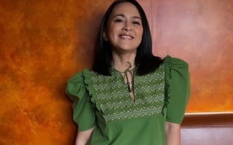 Sarah Sechan Lakoni Peran sebagai Tante Yuli dalam Film 'Tunggu Aku Sukses Nanti'