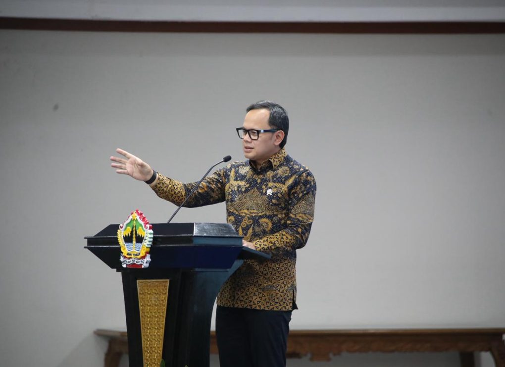 Wamendagri Bima Arya Sugiarto mengajak generasi muda untuk mempersiapkan diri secara serius dalam menyambut peluang Indonesia menjadi negara maju. Kesiapan tersebut, menurutnya, tidak hanya soal kompetensi, tetapi juga kepemimpinan yang visioner dan adaptif.