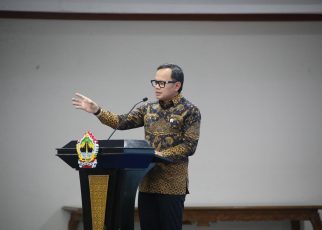 Wamendagri Bima Arya Sugiarto mengajak generasi muda untuk mempersiapkan diri secara serius dalam menyambut peluang Indonesia menjadi negara maju. Kesiapan tersebut, menurutnya, tidak hanya soal kompetensi, tetapi juga kepemimpinan yang visioner dan adaptif.