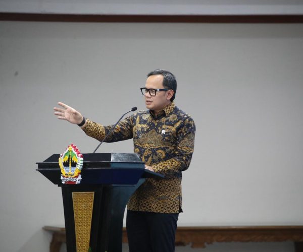 Wamendagri Bima Arya Sugiarto mengajak generasi muda untuk mempersiapkan diri secara serius dalam menyambut peluang Indonesia menjadi negara maju. Kesiapan tersebut, menurutnya, tidak hanya soal kompetensi, tetapi juga kepemimpinan yang visioner dan adaptif.