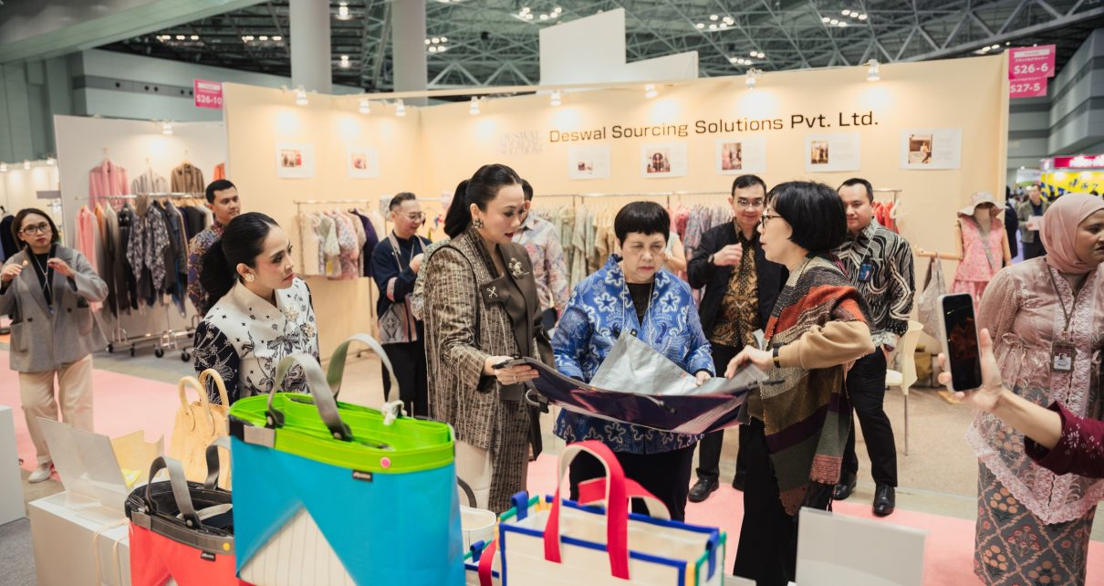 Dubes Kartini Buka Paviliun Indonesia