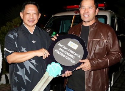 Kasatgas PRR Serahkan Bantuan 5 Ambulans di Takengon