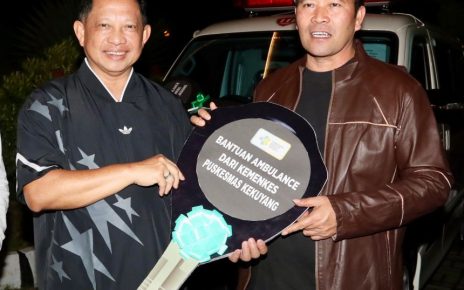 Kasatgas PRR Serahkan Bantuan 5 Ambulans di Takengon