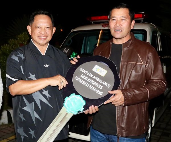 Kasatgas PRR Serahkan Bantuan 5 Ambulans di Takengon