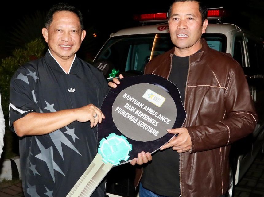 Kasatgas PRR Serahkan Bantuan 5 Ambulans di Takengon