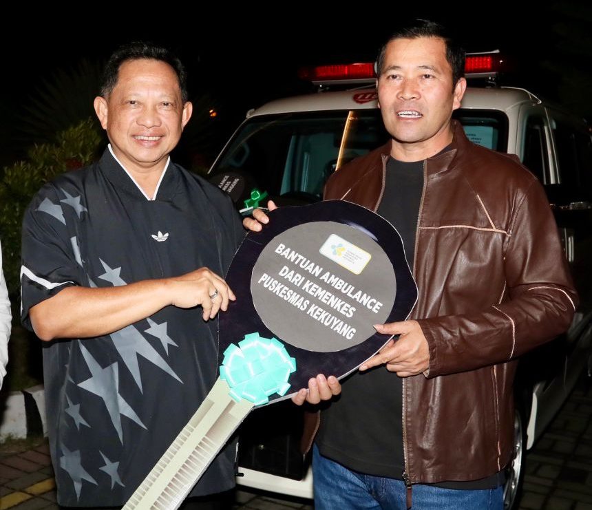 Kasatgas PRR Serahkan Bantuan 5 Ambulans di Takengon