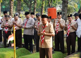 Keluarga Besar Pramuka UNJ ziarah Ziarah di Pusara Husen Mutahar