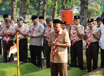 Keluarga Besar Pramuka UNJ ziarah Ziarah di Pusara Husen Mutahar