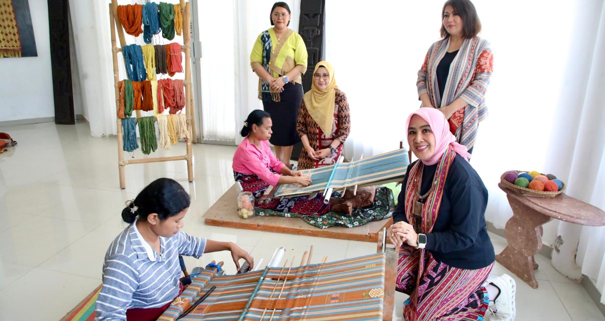 Ketua Harian Dekranas Dorong Penguatan Pemasaran dan Kreativitas Tenun di Belu