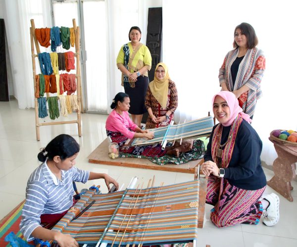 Ketua Harian Dekranas Dorong Penguatan Pemasaran dan Kreativitas Tenun di Belu