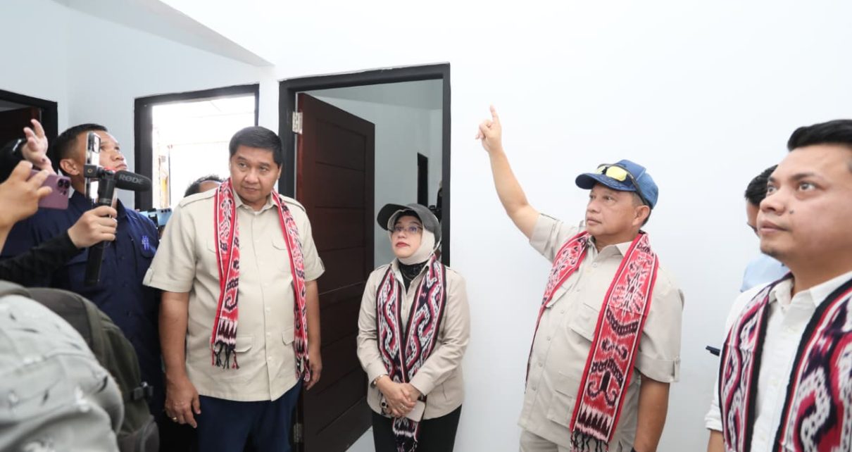 Mendagri Bersama Menteri PKP Tinjau Perumahan di Sorong