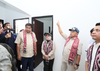 Mendagri Bersama Menteri PKP Tinjau Perumahan di Sorong
