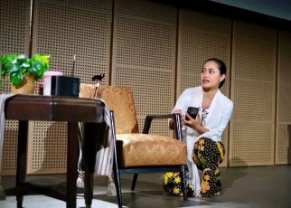 Putri Ayudya Gelar Monolog ‘Dapur Sumur Tutur’ tentang Kegelisahan Perempuan Jawa Milenial