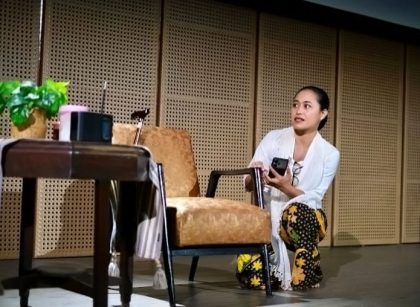 Putri Ayudya Gelar Monolog ‘Dapur Sumur Tutur’ tentang Kegelisahan Perempuan Jawa Milenial