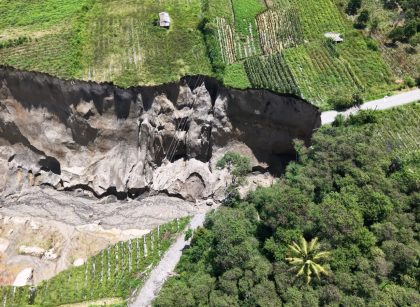 Caption : foto udara sinkhole di Desa Pondok Balik, Kecamatan Ketol, Kabupaten Aceh Tengah, Aceh. dok. Satgas PRR/PU BWS