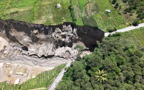 Caption : foto udara sinkhole di Desa Pondok Balik, Kecamatan Ketol, Kabupaten Aceh Tengah, Aceh. dok. Satgas PRR/PU BWS