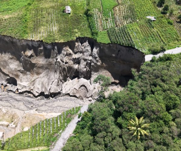 Caption : foto udara sinkhole di Desa Pondok Balik, Kecamatan Ketol, Kabupaten Aceh Tengah, Aceh. dok. Satgas PRR/PU BWS