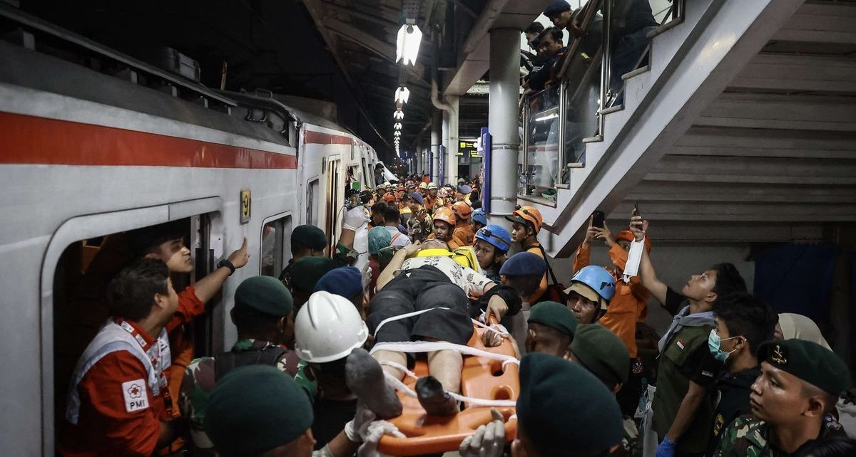 tabrakan kereta bekasi