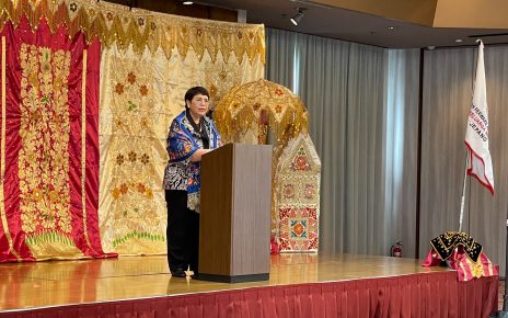 Festival Budaya Indonesia bertajuk “Rang Minang Baralek Gadang” digelar meriah di Tokyo, Jepang, Minggu (23/5/2026). Ragam hias khas Minangkabau seperti songket dan batik menghiasi lokasi acara yang diselenggarakan Ikatan Keluarga Minangkabau Jepang dengan dukungan KBRI Tokyo tersebut.