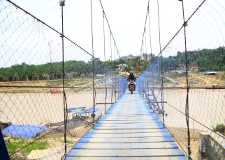 1. Jembatan Darurat Lubuk Sidup Kembali Sambungkan Aktivitas Warga