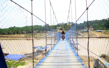 1. Jembatan Darurat Lubuk Sidup Kembali Sambungkan Aktivitas Warga