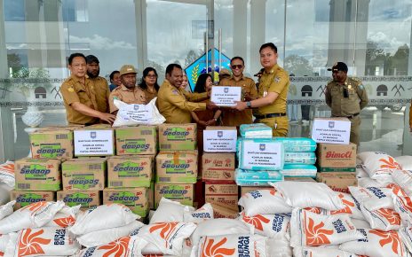 Kemendagri Serahkan Bantuan Sosial untuk Korban Konflik di Wamena