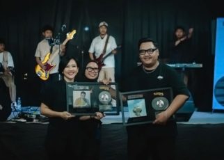 Ndarboy Genk Raih Plakat Platinum Krumulo, Bukti Pop Jawa Jadi Hits Nasional Paling Viral
