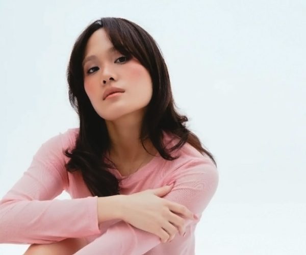 Sheryl Sheinafia Rilis MV ‘Siapa Suruh Jatuh Cinta?’ tentang Kisah Cinta Terlarang