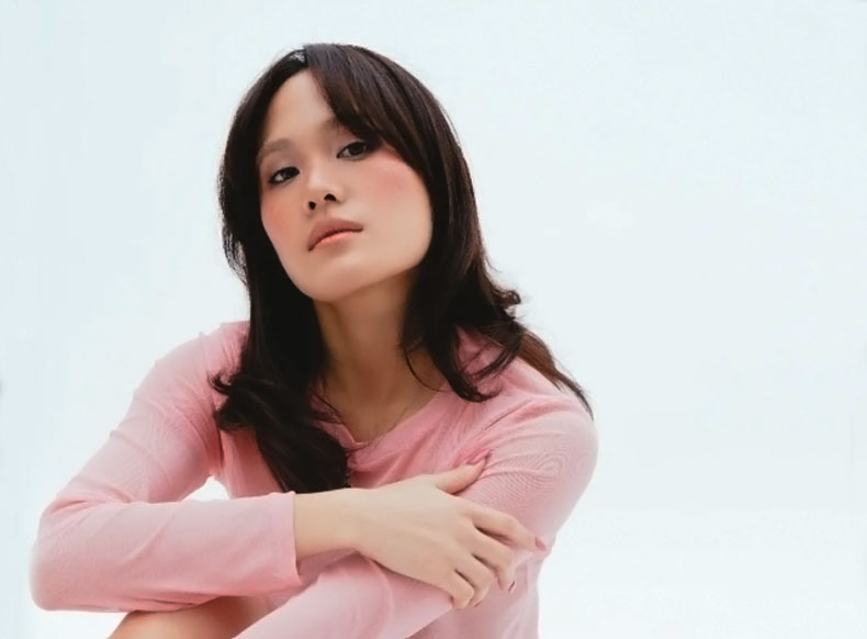 Sheryl Sheinafia Rilis MV ‘Siapa Suruh Jatuh Cinta?’ tentang Kisah Cinta Terlarang