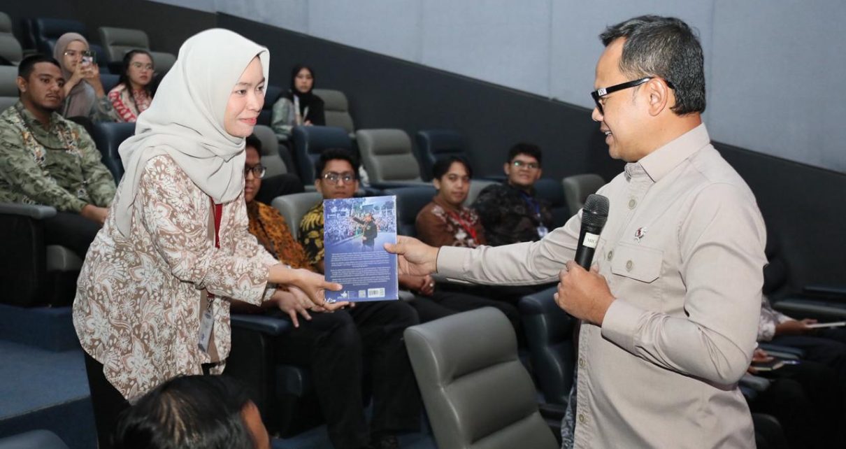 Tutup Program Magang Kemendagri Wamendagri Bima Arya Tekankan Pentingnya Penguatan Karakter