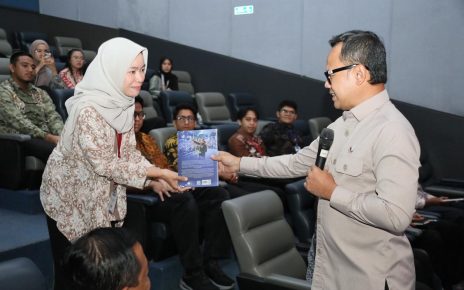 Tutup Program Magang Kemendagri Wamendagri Bima Arya Tekankan Pentingnya Penguatan Karakter