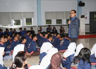 Wamendagri Bima Ajak Generasi Muda Tingkatkan Kualitas Diri
