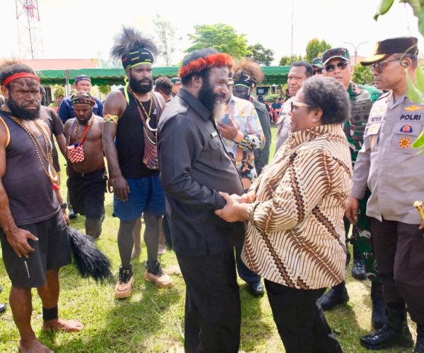 Wamendagri Ribka Haluk Kawal Langsung Perdamaian Konflik Suku di Wamena2