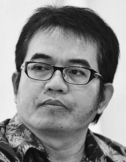 Yudi Latif Percakapan Hayal Adam Smith–John Maynard Keynes tentang Ekonomi Indonesia