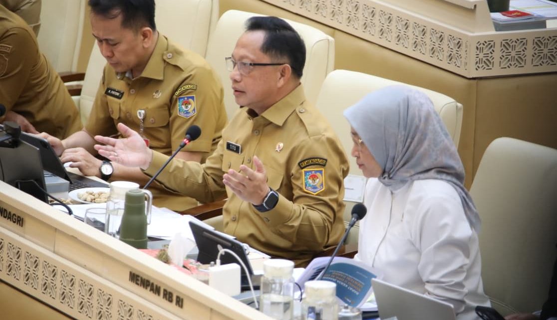 Mendagri Tito Pastikan Tak Ada Opsi PHK Pegawai, Ungkap Strategi Penanganan PPPK dan Honorer