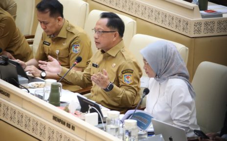 Mendagri Tito Pastikan Tak Ada Opsi PHK Pegawai, Ungkap Strategi Penanganan PPPK dan Honorer