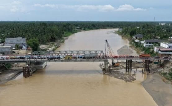 Pembangunan Jembatan Krueng Tingkeum di Kecamatan Kutablang, Kabupaten Bireuen, Aceh. dok. Satgas PRR/Kementerian PU