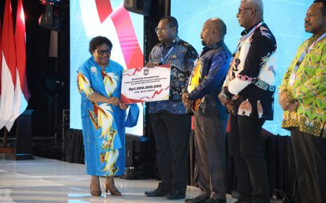Ribka Haluk Apresiasi Pemda Berprestasi di Papua