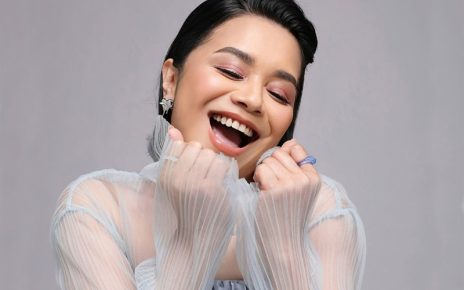 Ruth Sahanaya Rilis Lagu ‘Pelangi’ Usung Musik Pop Perkotaan dan Gaya Tahun 1980-an