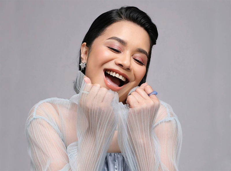 Ruth Sahanaya Rilis Lagu ‘Pelangi’ Usung Musik Pop Perkotaan dan Gaya Tahun 1980-an