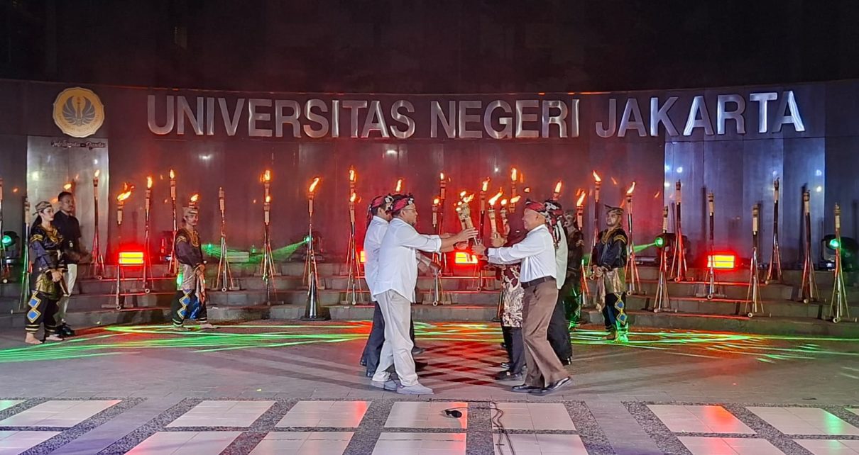 UNJ Gelar Kirab Obor Peradaban Perdana di Dies Natalis ke-62, Ini Maknanya
